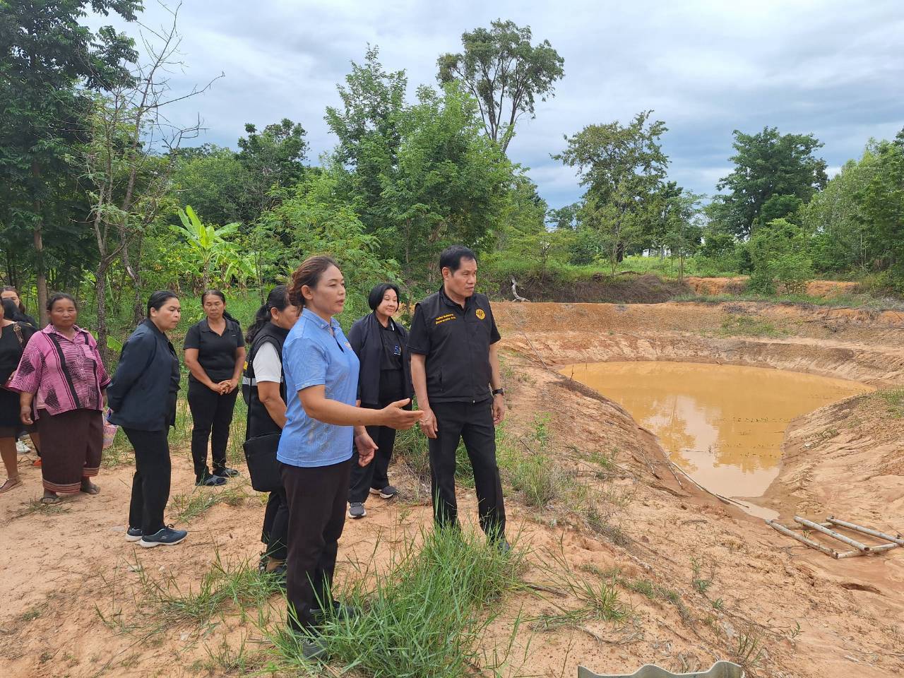 title - ผู้ตรวจราชการ ส.ป.ก. ลงพื้นที่จังหวัดขอนแก่น ประชุมติดตามความก้าวหน้าผลการดำเนินงาน พร้อมตรวจเยี่ยมให้กำลังใจกลุ่มวิสาหกิจชุมชนสมุนไพรไผ่คำ 39 